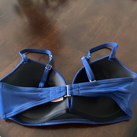 Victoria’s Secret Swimsuit Top - push-up - Picture 2 of 3